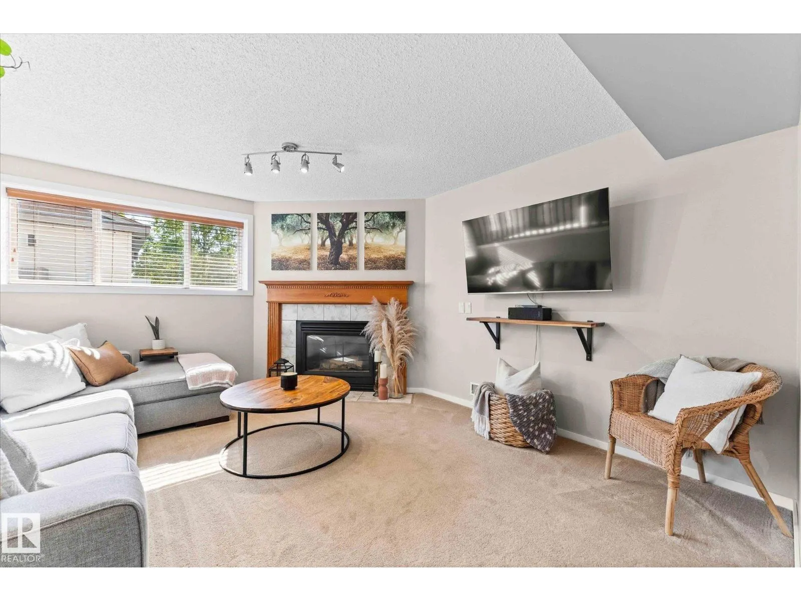 89 LANDSDOWNE DR