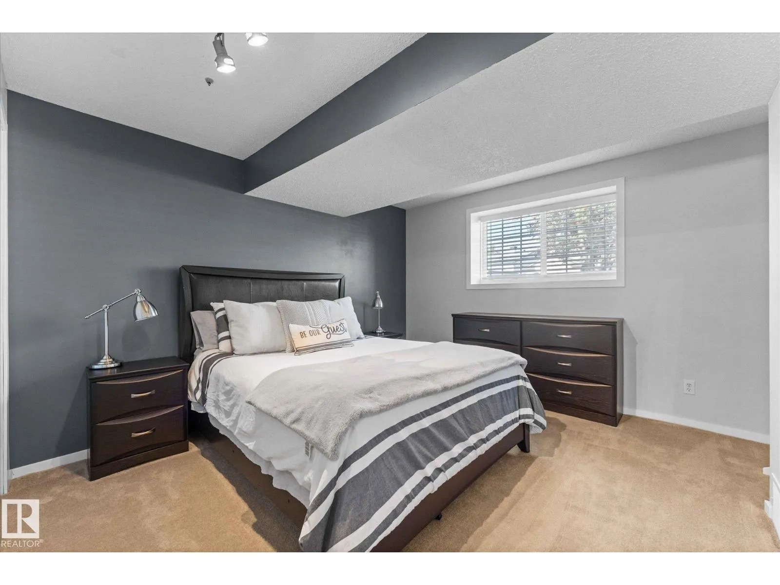 89 LANDSDOWNE DR