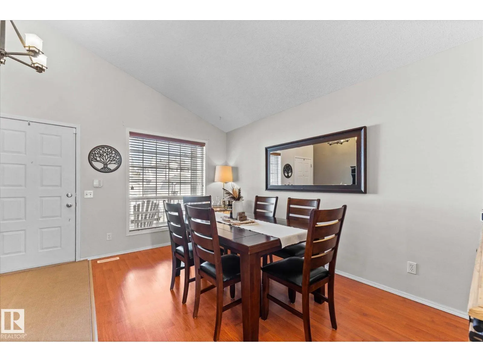 89 LANDSDOWNE DR