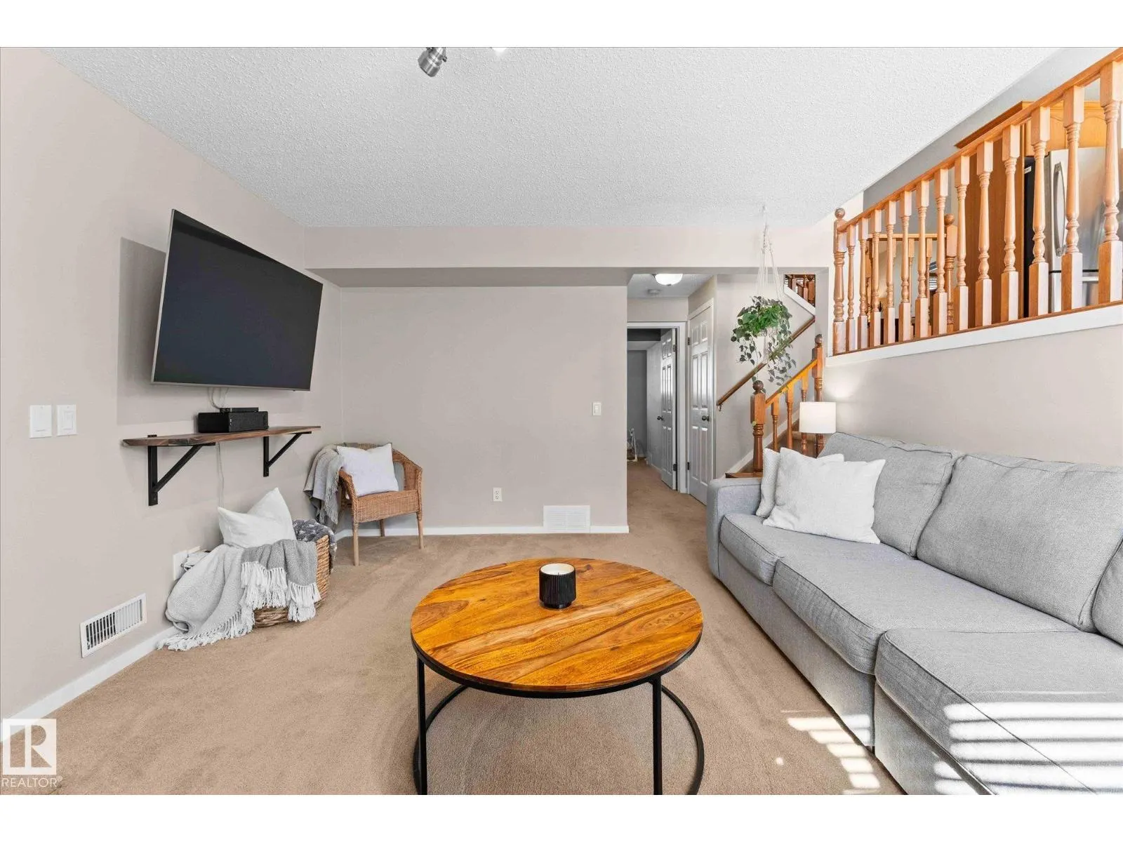 89 LANDSDOWNE DR