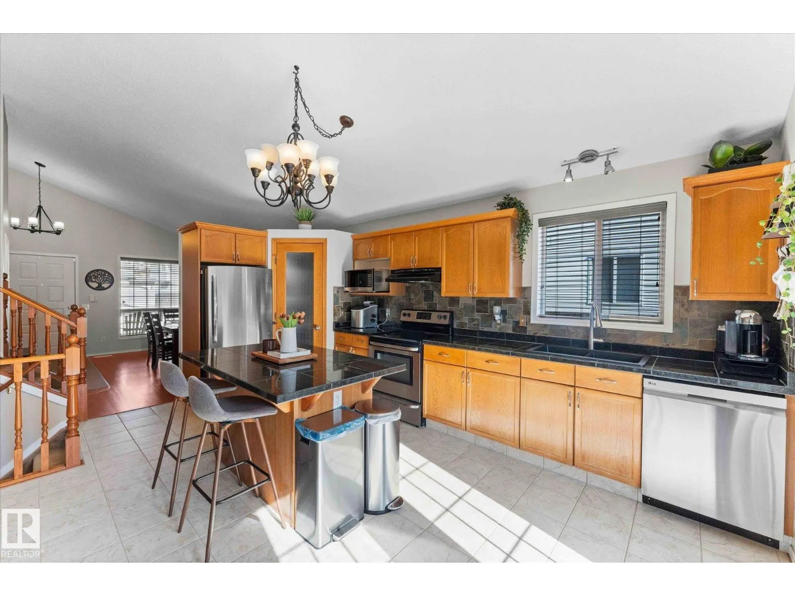 89 LANDSDOWNE DR