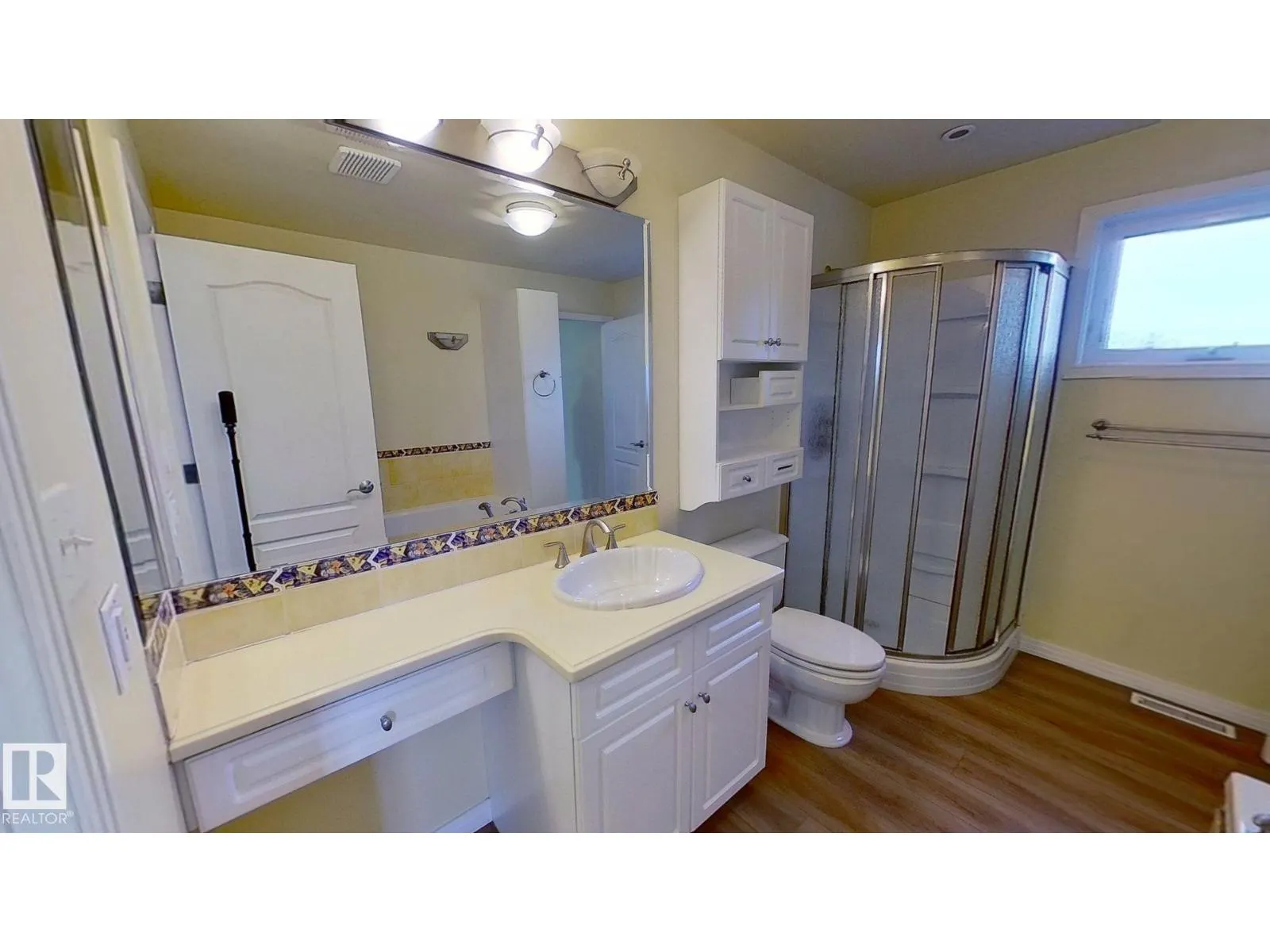 8223 189A ST NW