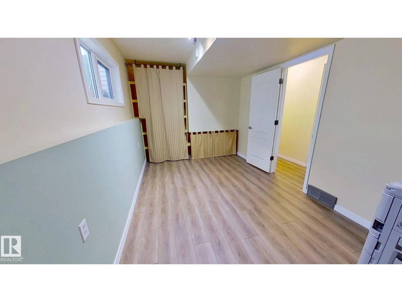 8223 189A ST NW