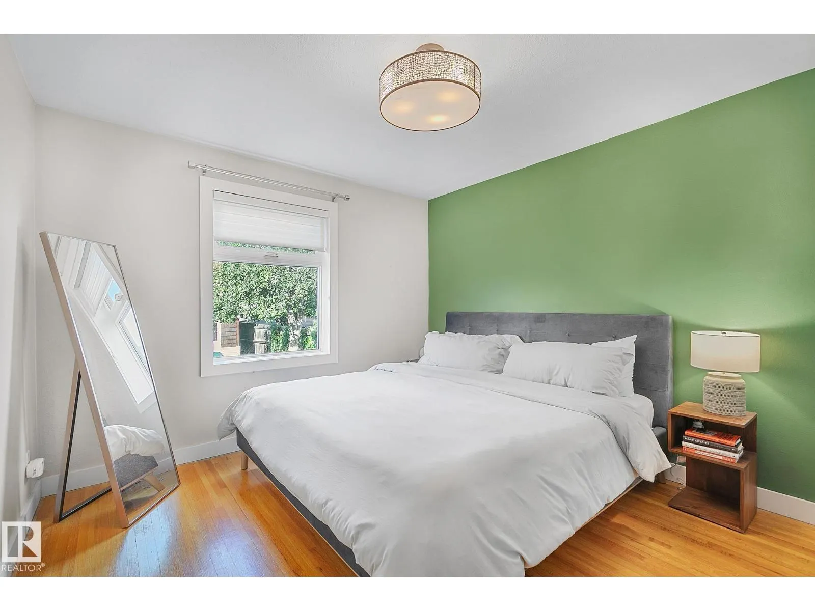 10958 117 ST NW