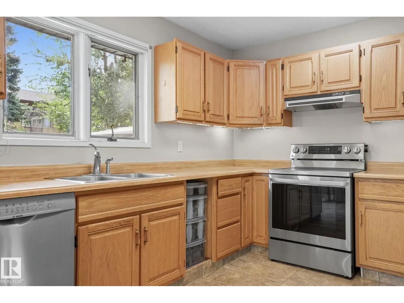7 PEMBINA PL