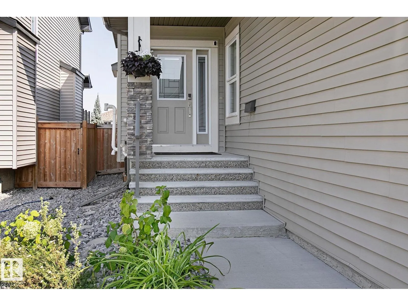 49 SUMMERSTONE LN