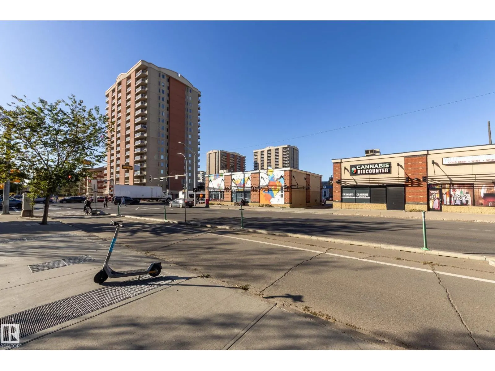 #502 10175 109 ST NW