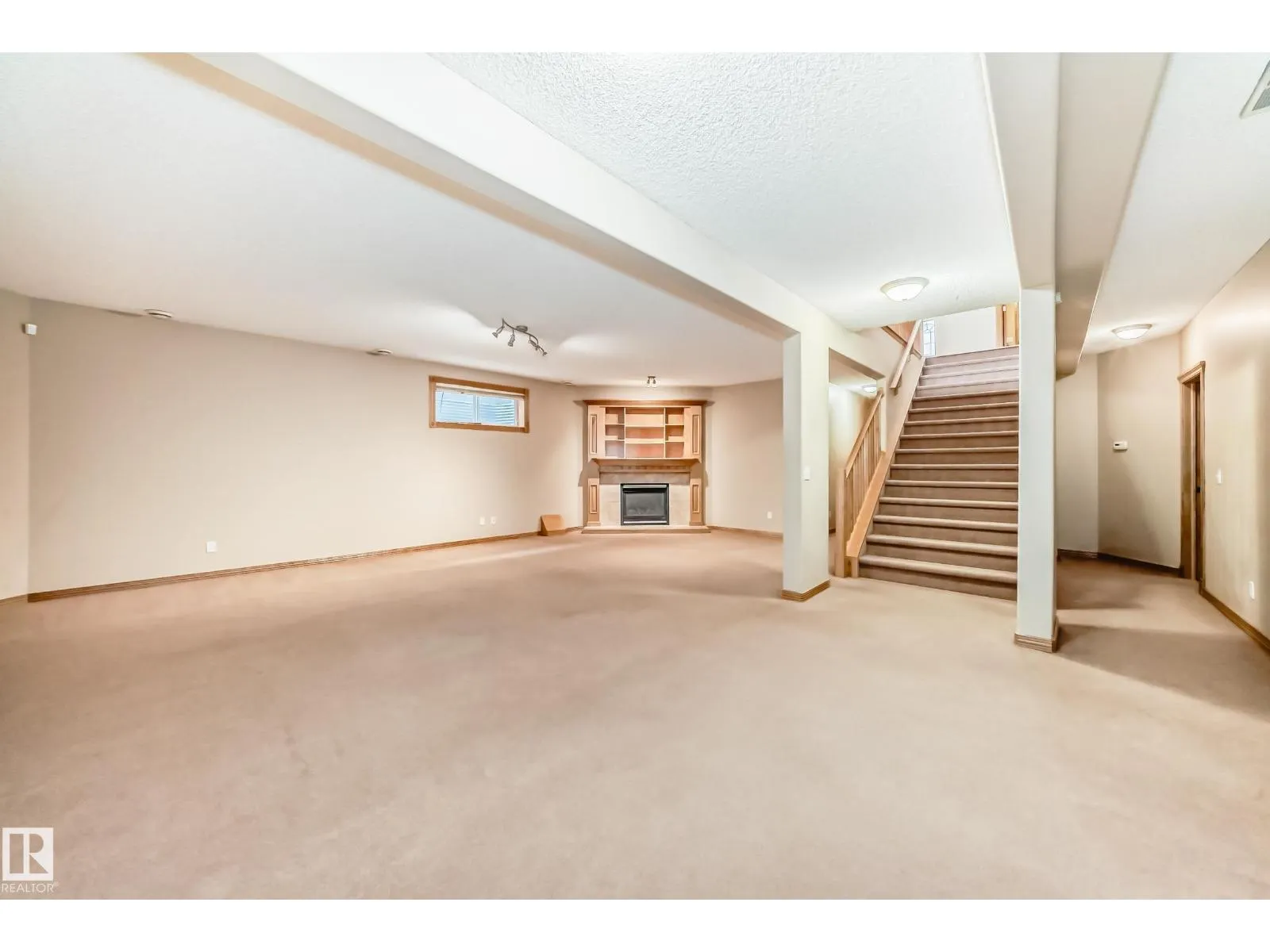 10819 178 AV NW