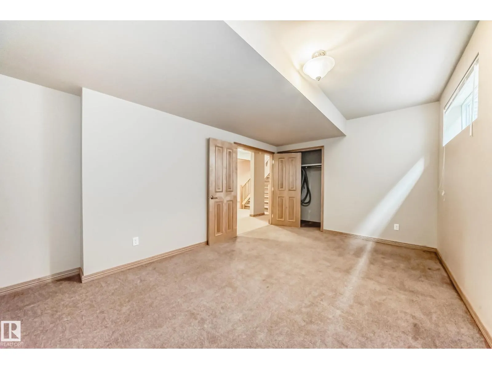 10819 178 AV NW