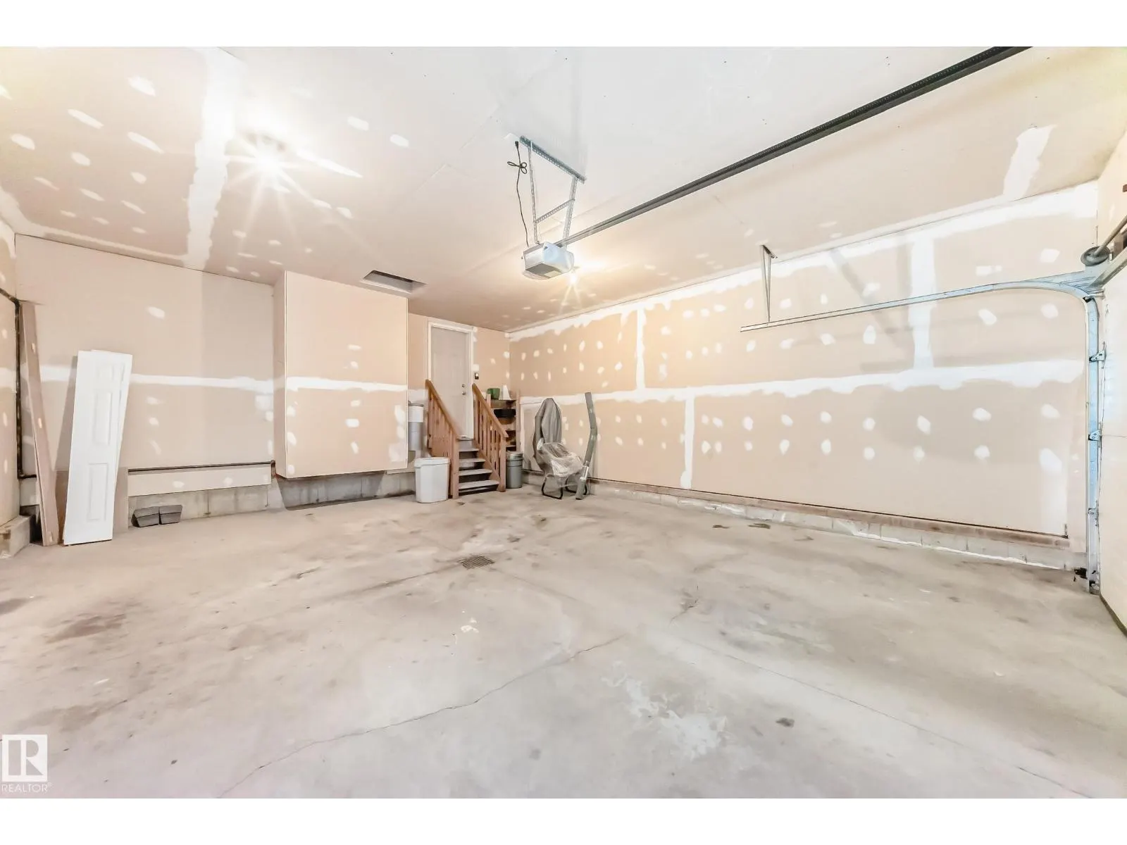 10819 178 AV NW