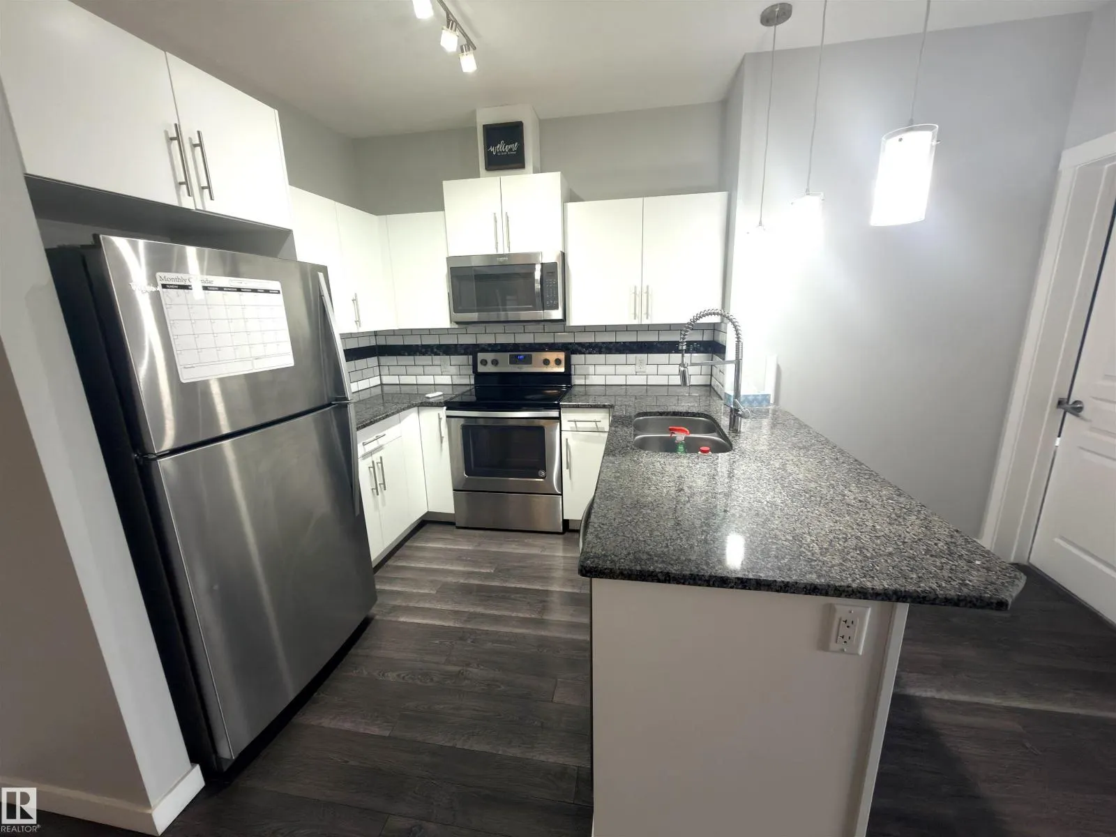 #415 812 WELSH DR SW