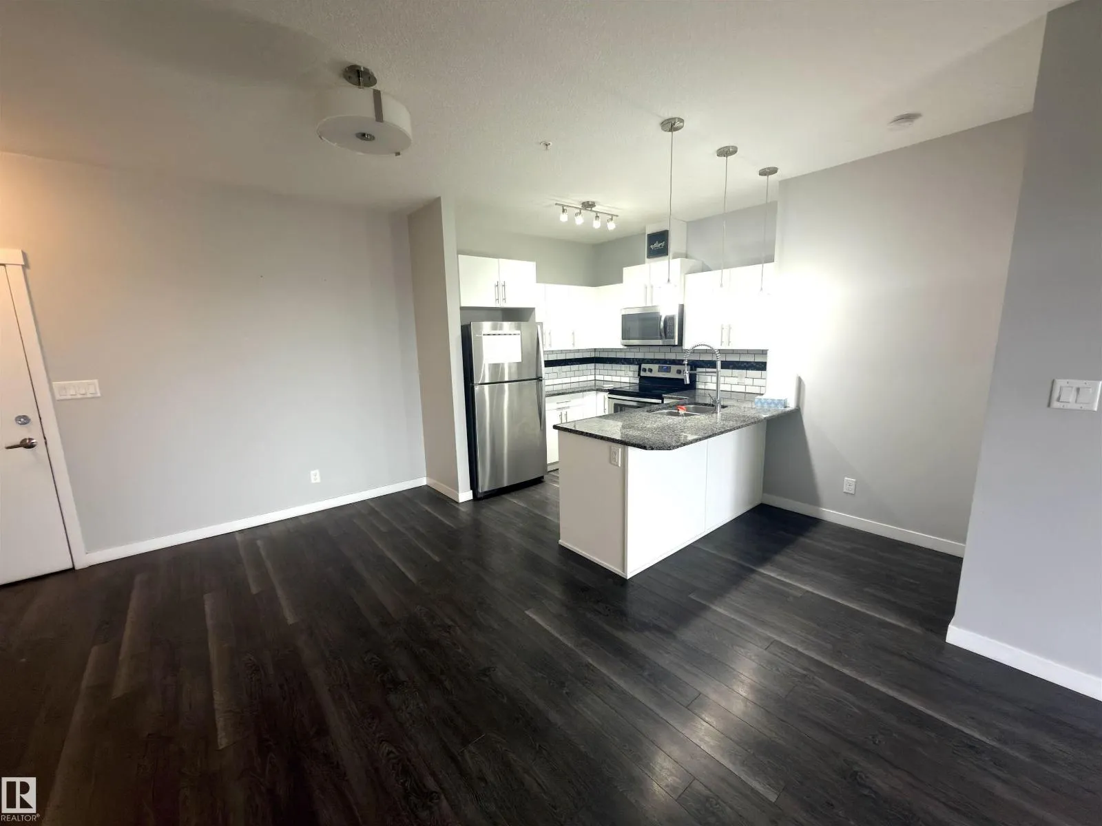 #415 812 WELSH DR SW