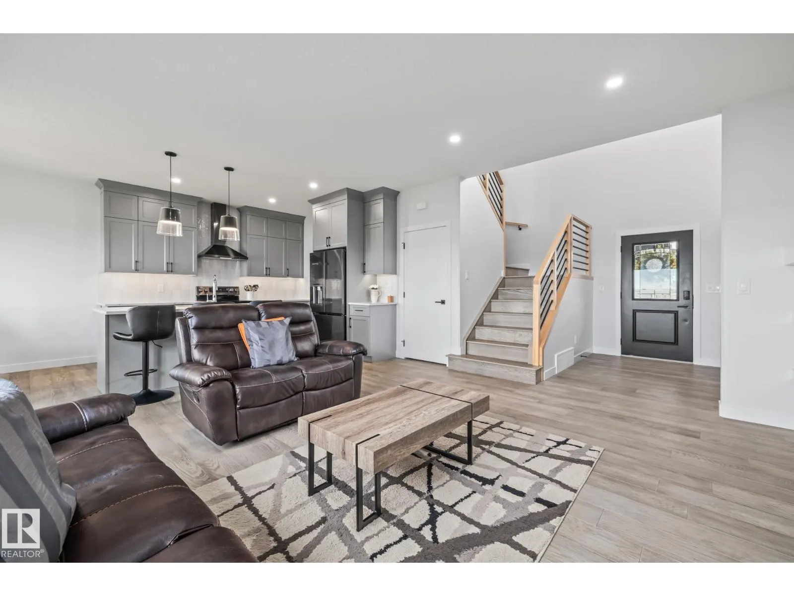 34 EDGEFIELD WY