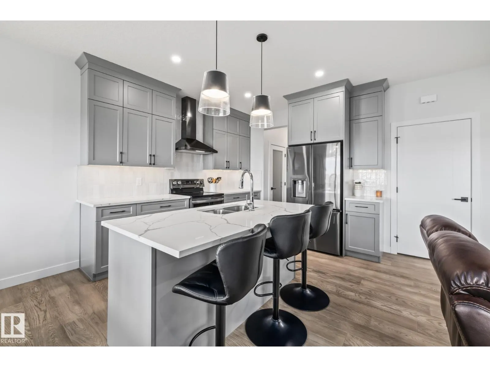 34 EDGEFIELD WY