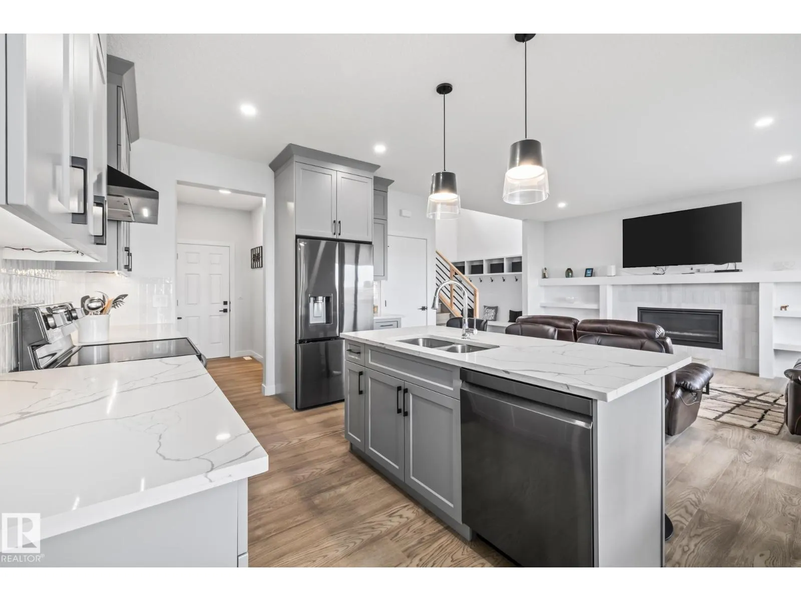 34 EDGEFIELD WY