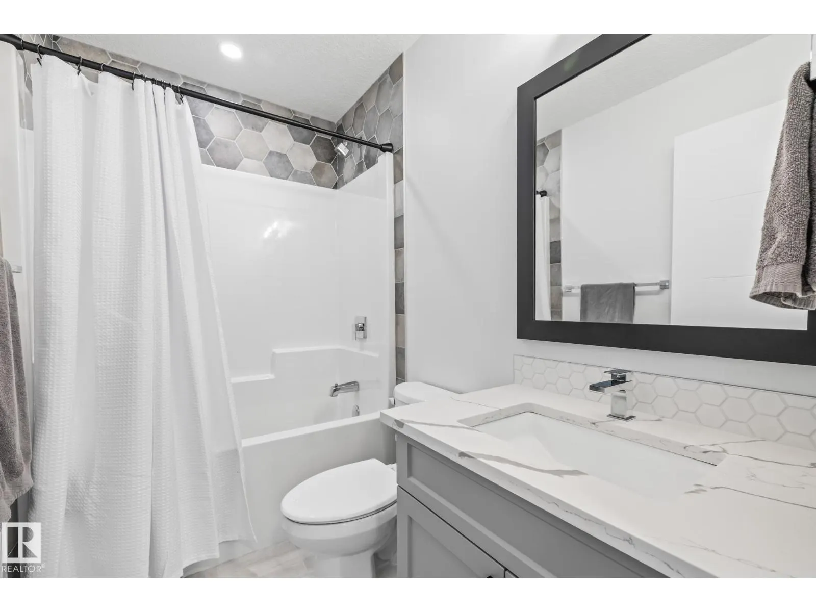 34 EDGEFIELD WY