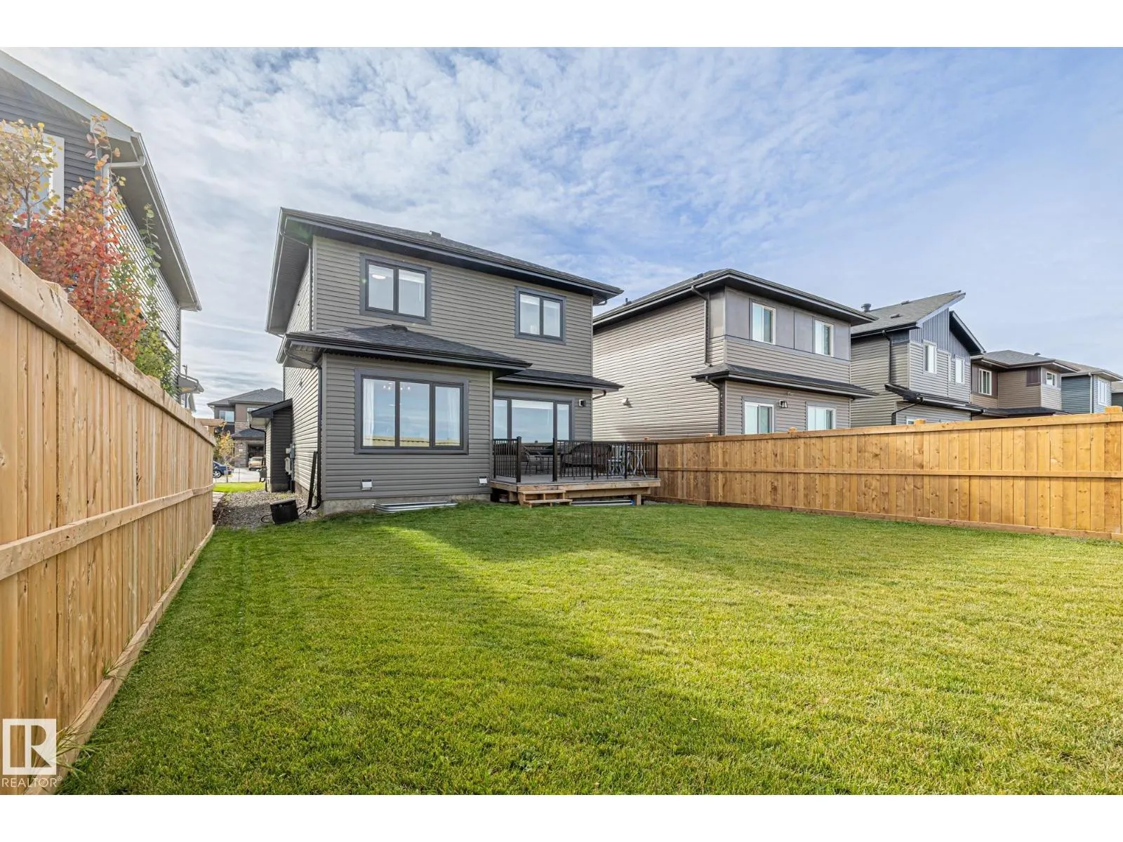 34 EDGEFIELD WY