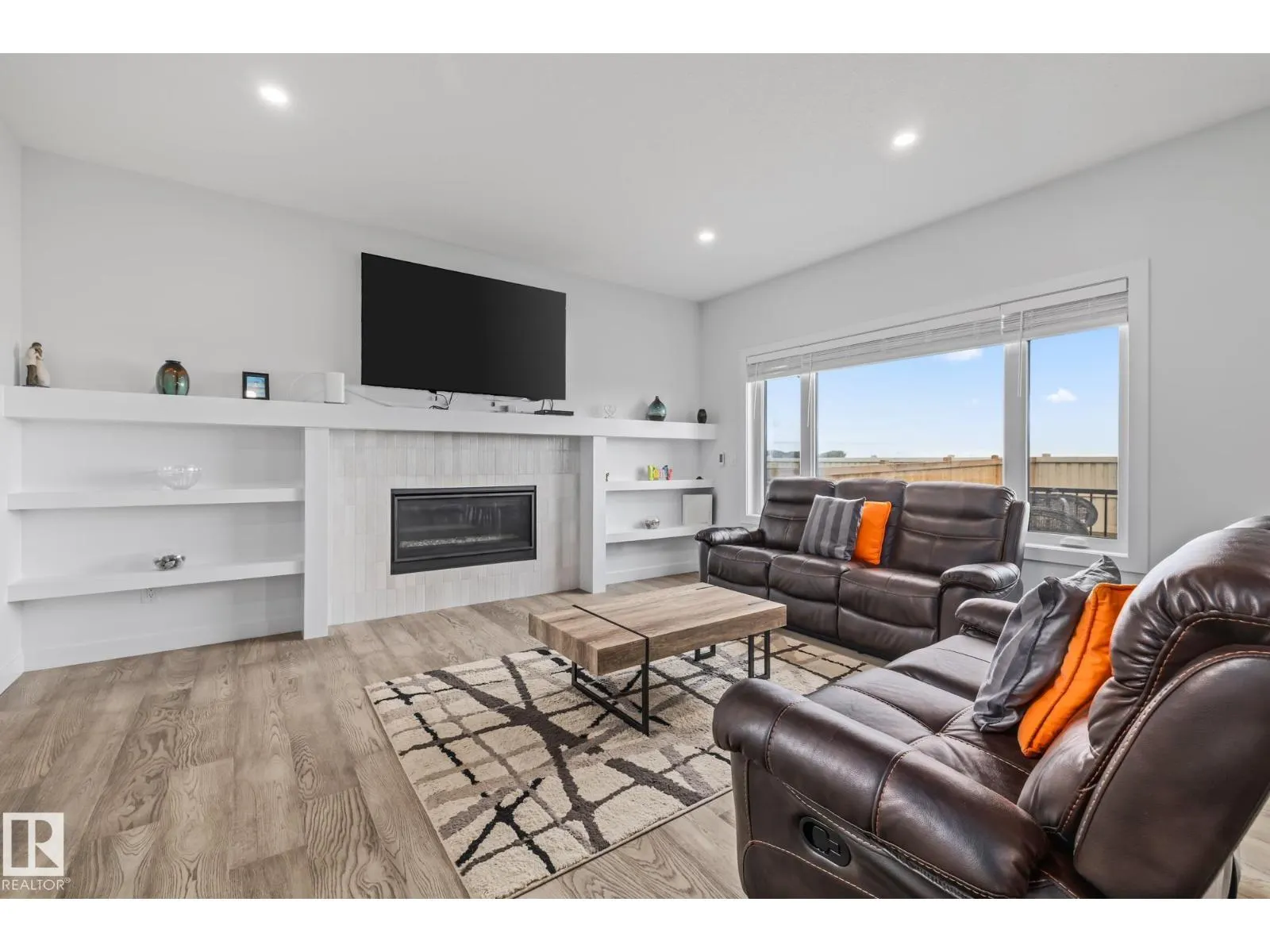34 EDGEFIELD WY