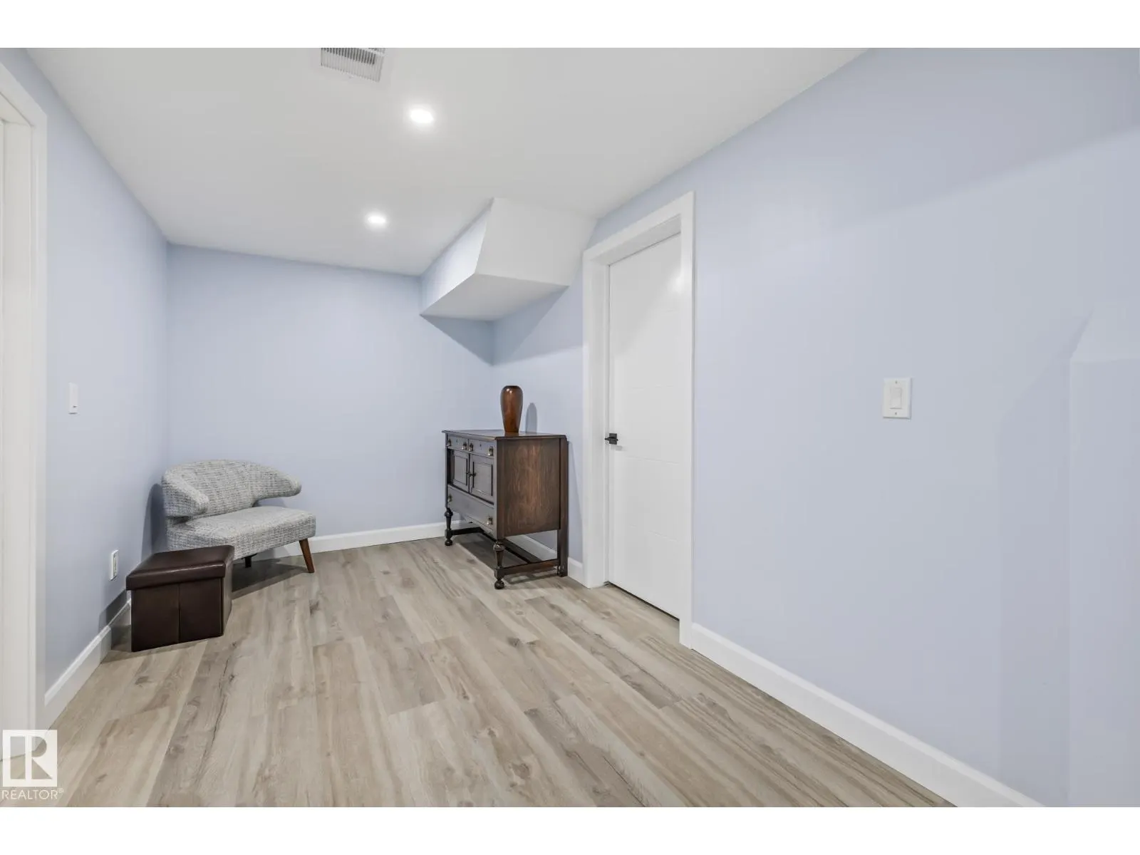 34 EDGEFIELD WY