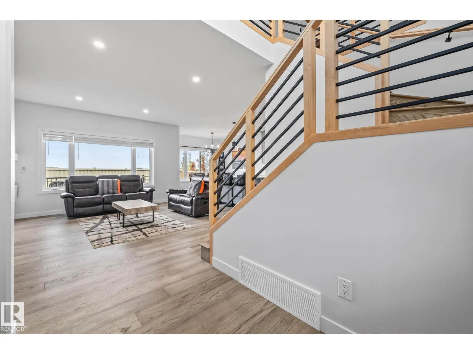 34 EDGEFIELD WY