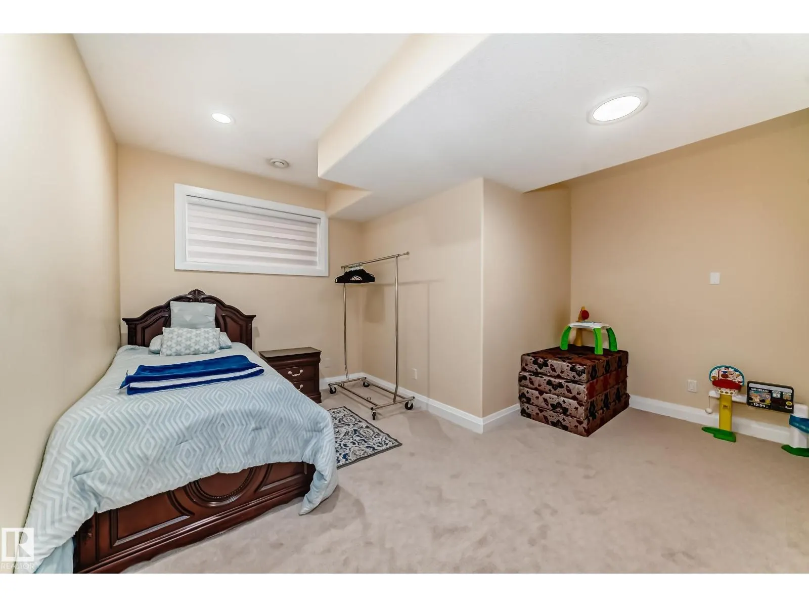 16756 61 ST NW