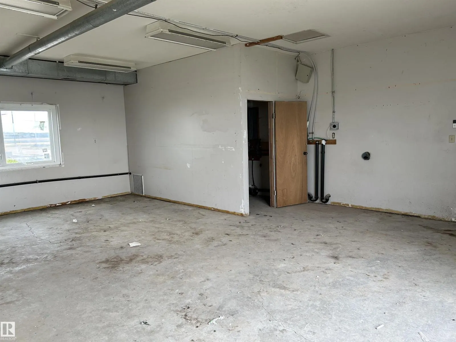 #61 51401 RGE ROAD 221