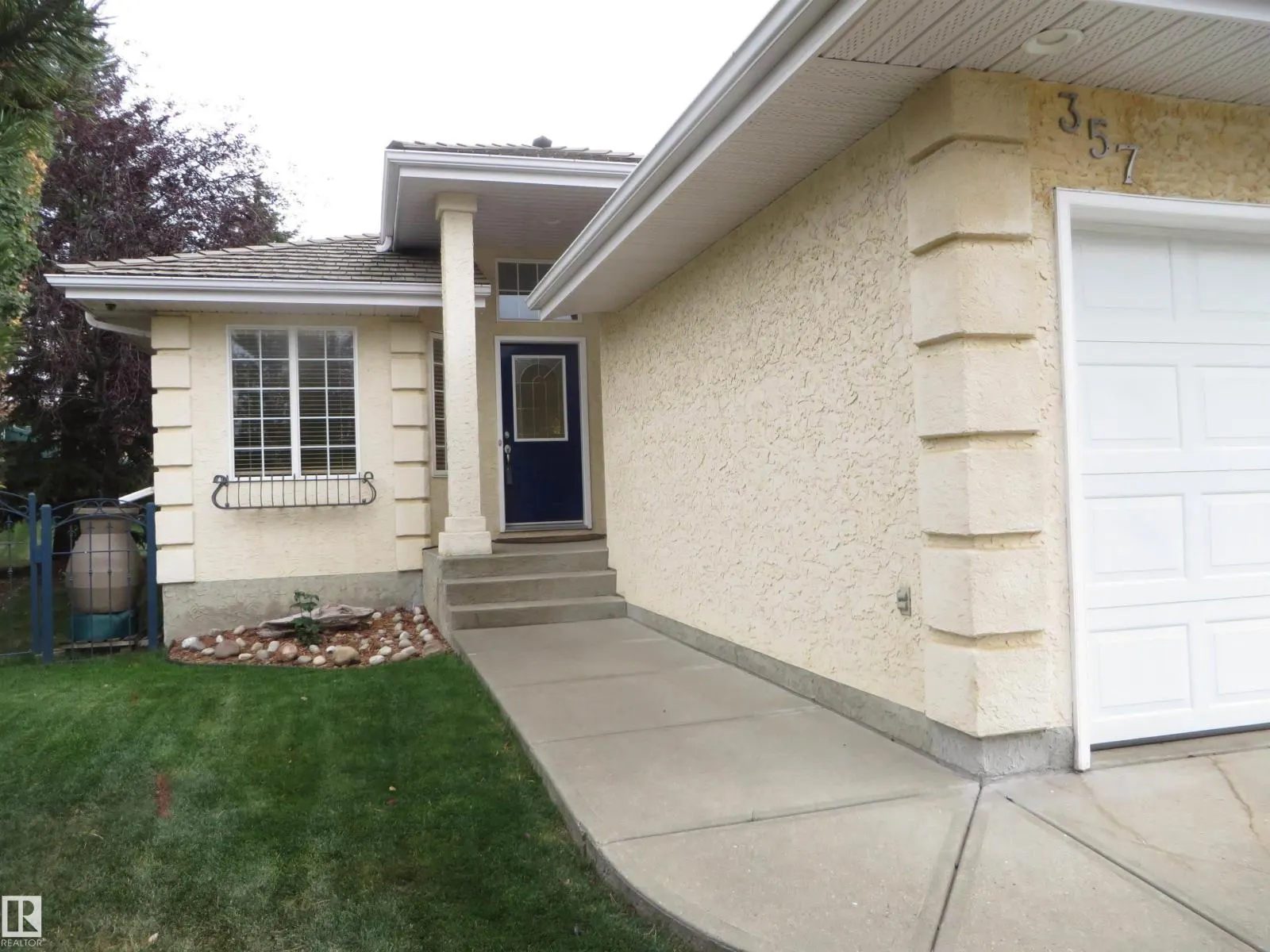 357 BLACKBURN DR E SW