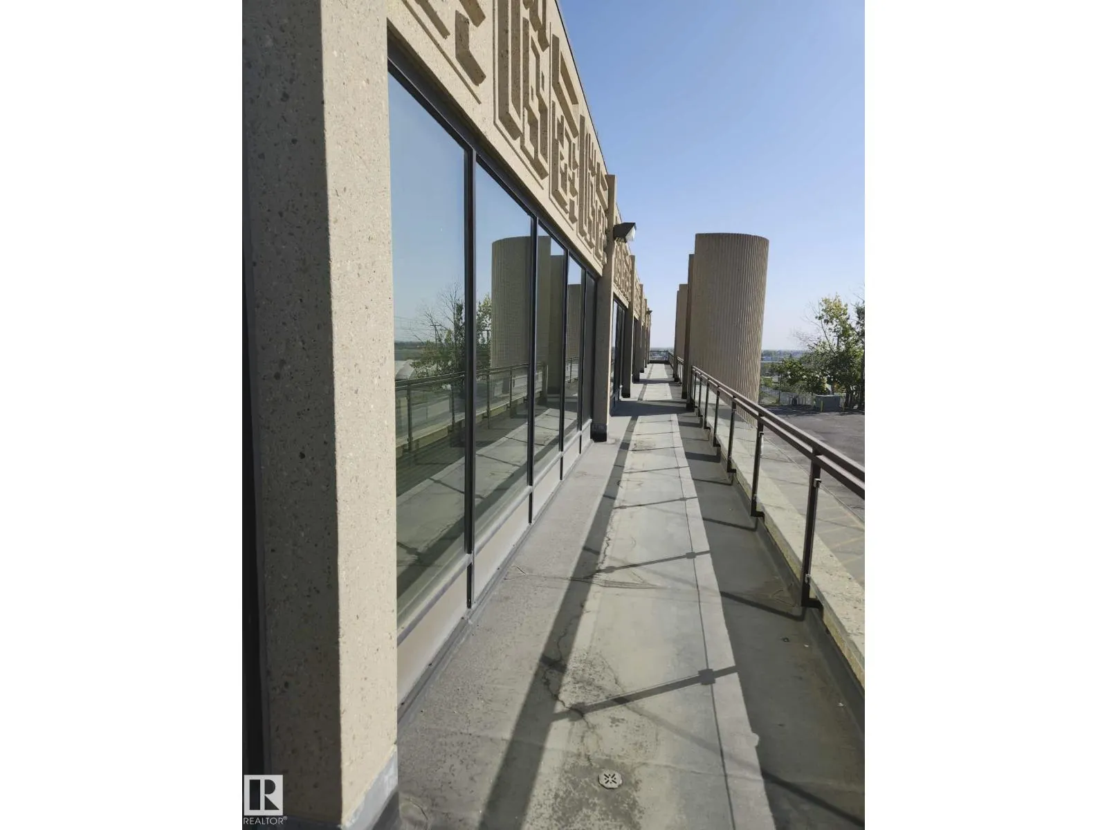 3015 5 AV NE NE