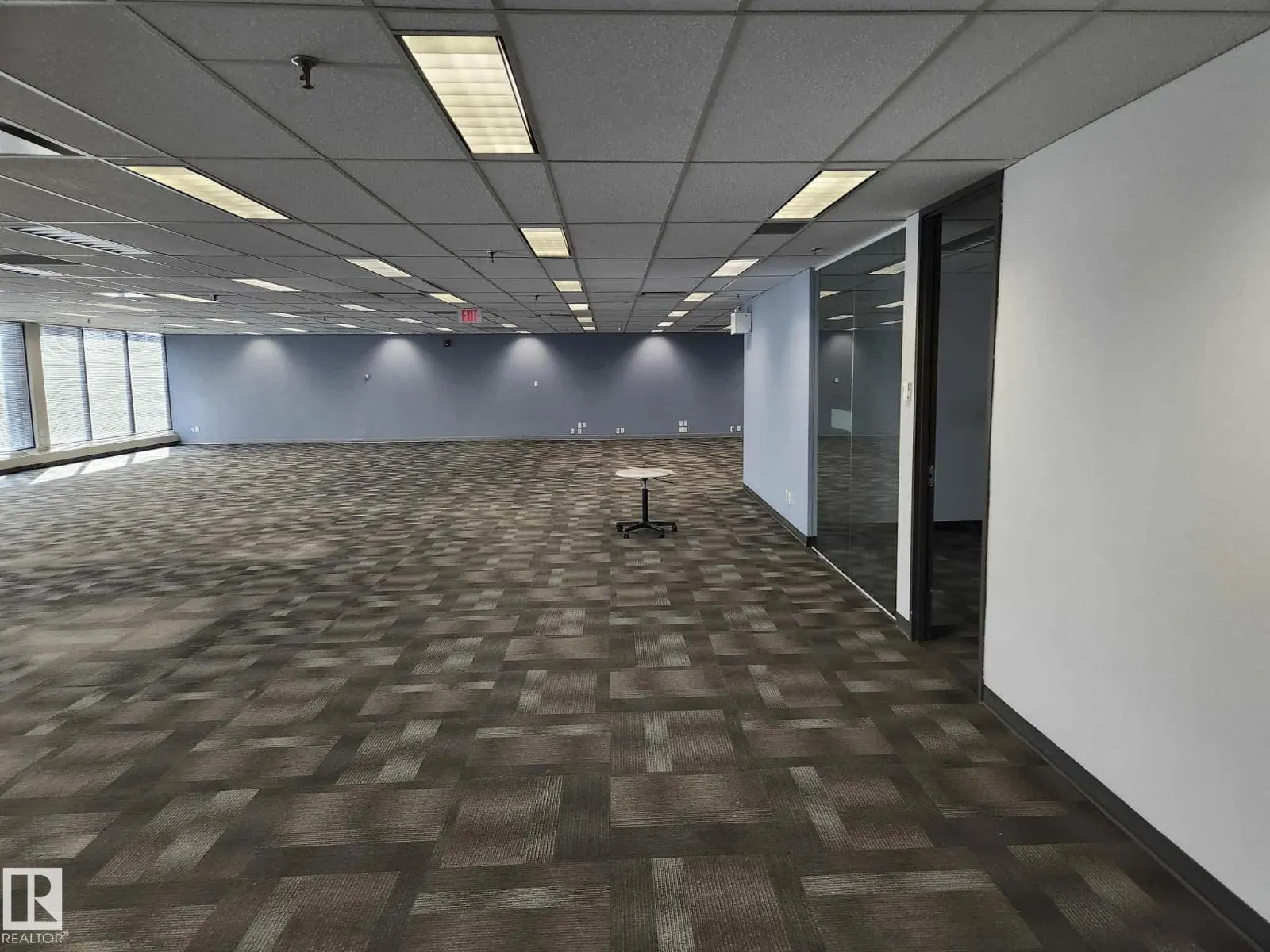 3015 5 AV NE NE
