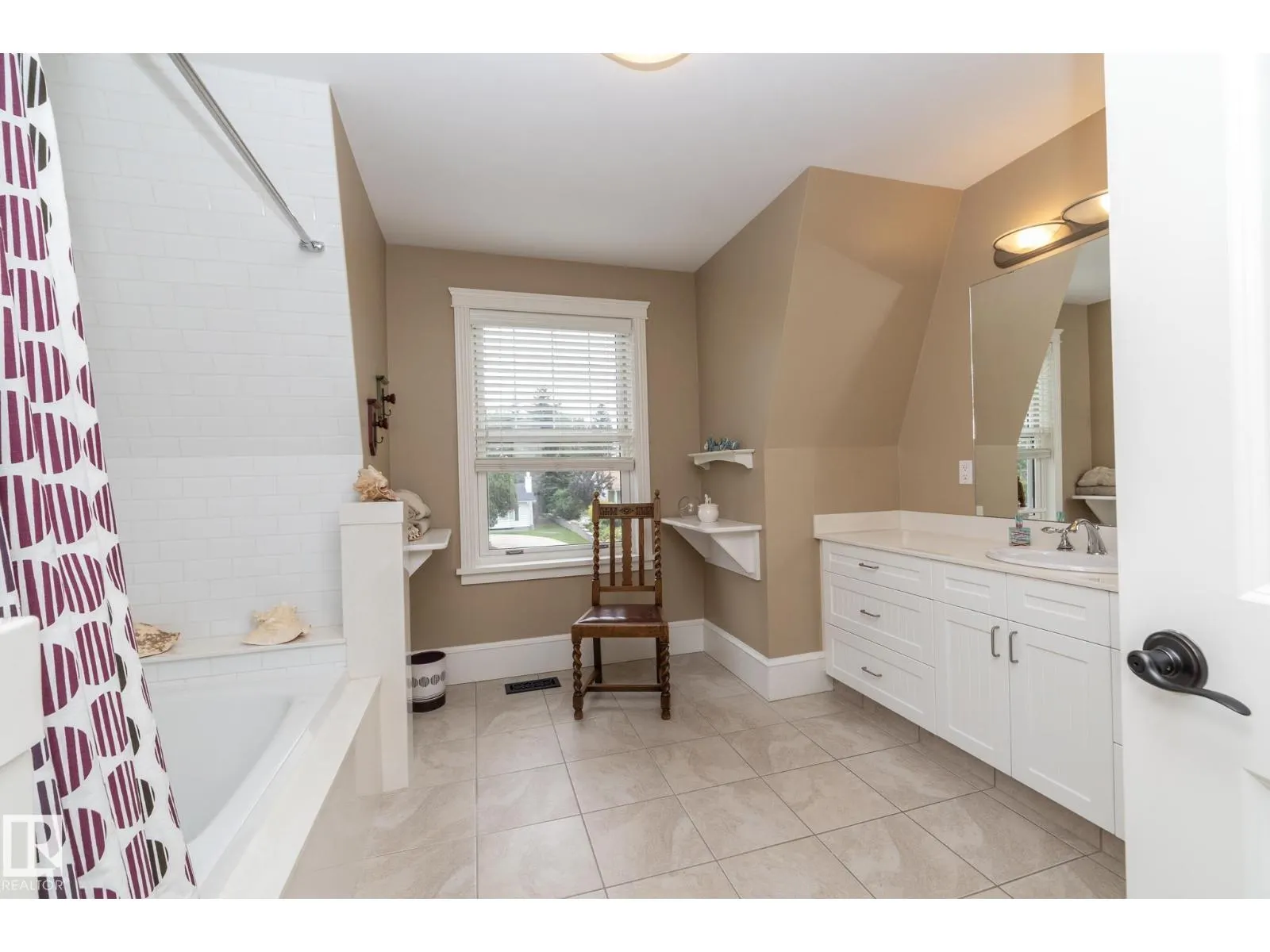 63 FAIRWAY DR NW