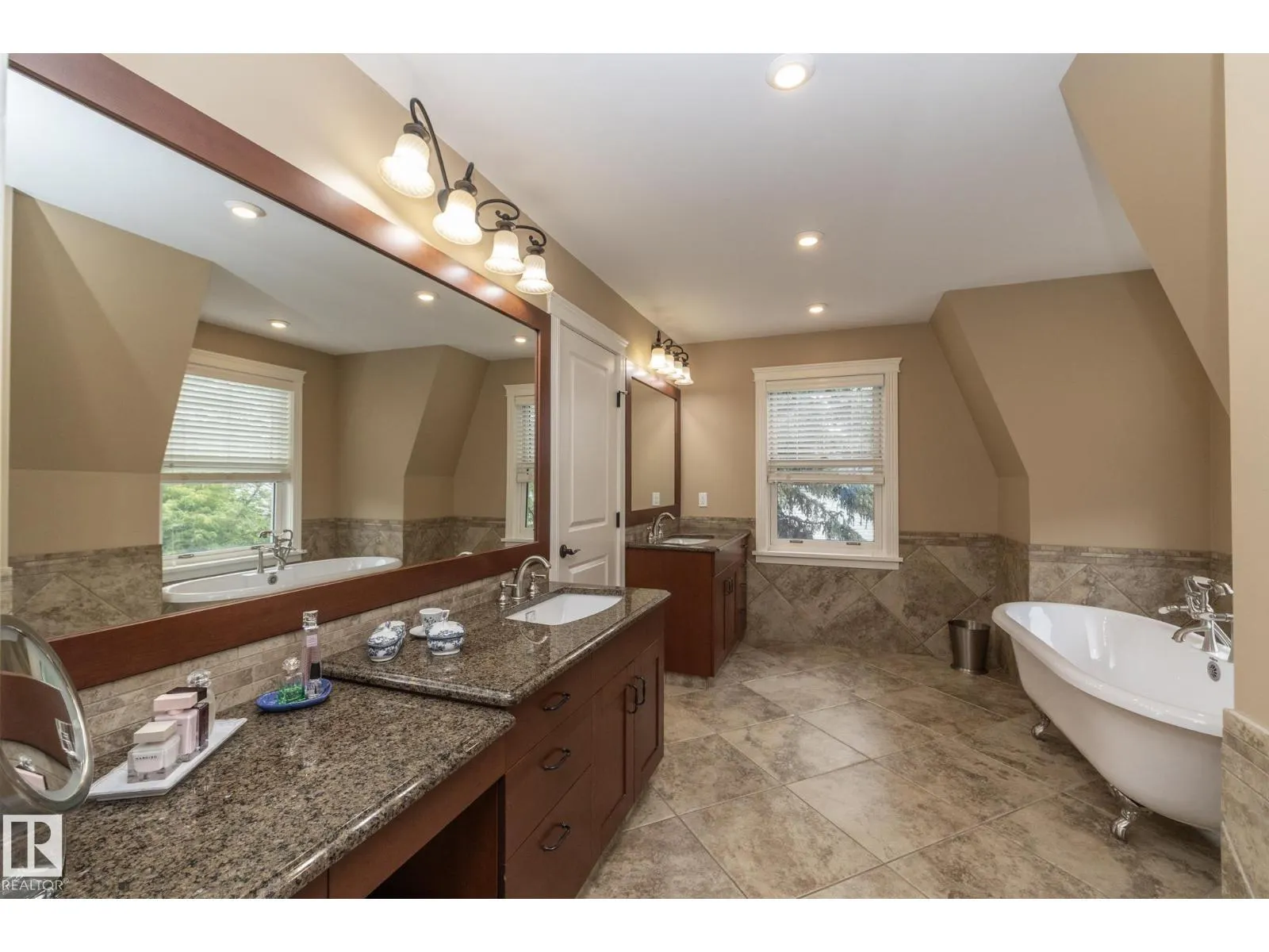 63 FAIRWAY DR NW
