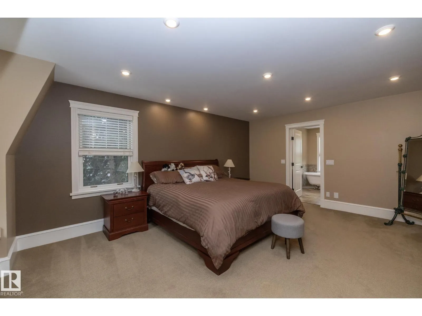 63 FAIRWAY DR NW
