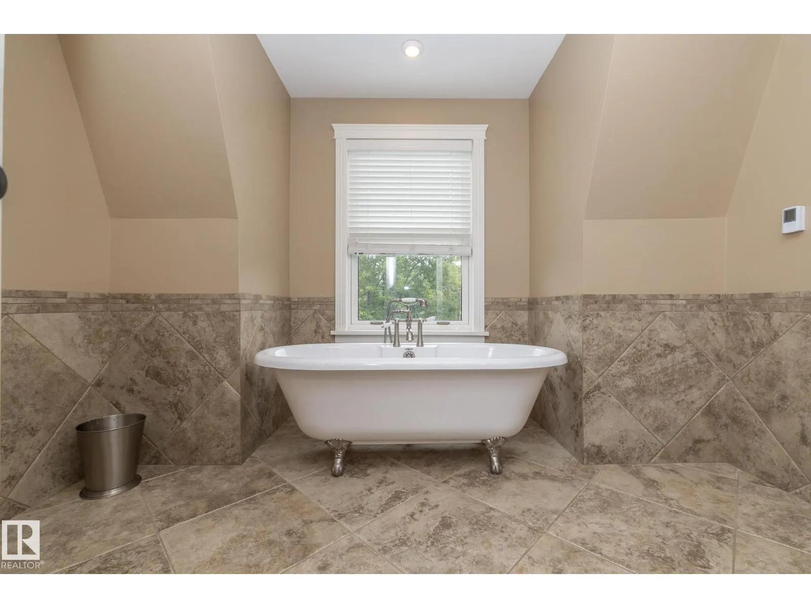 63 FAIRWAY DR NW
