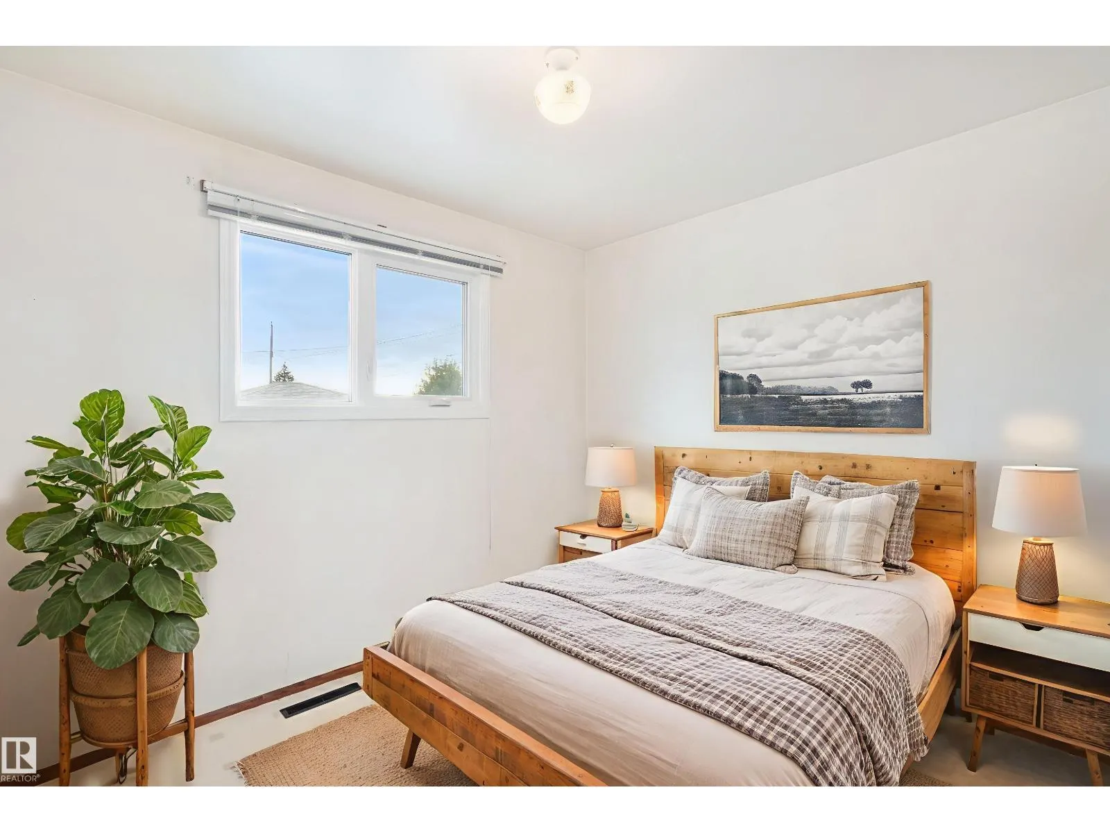 13015 81 ST NW