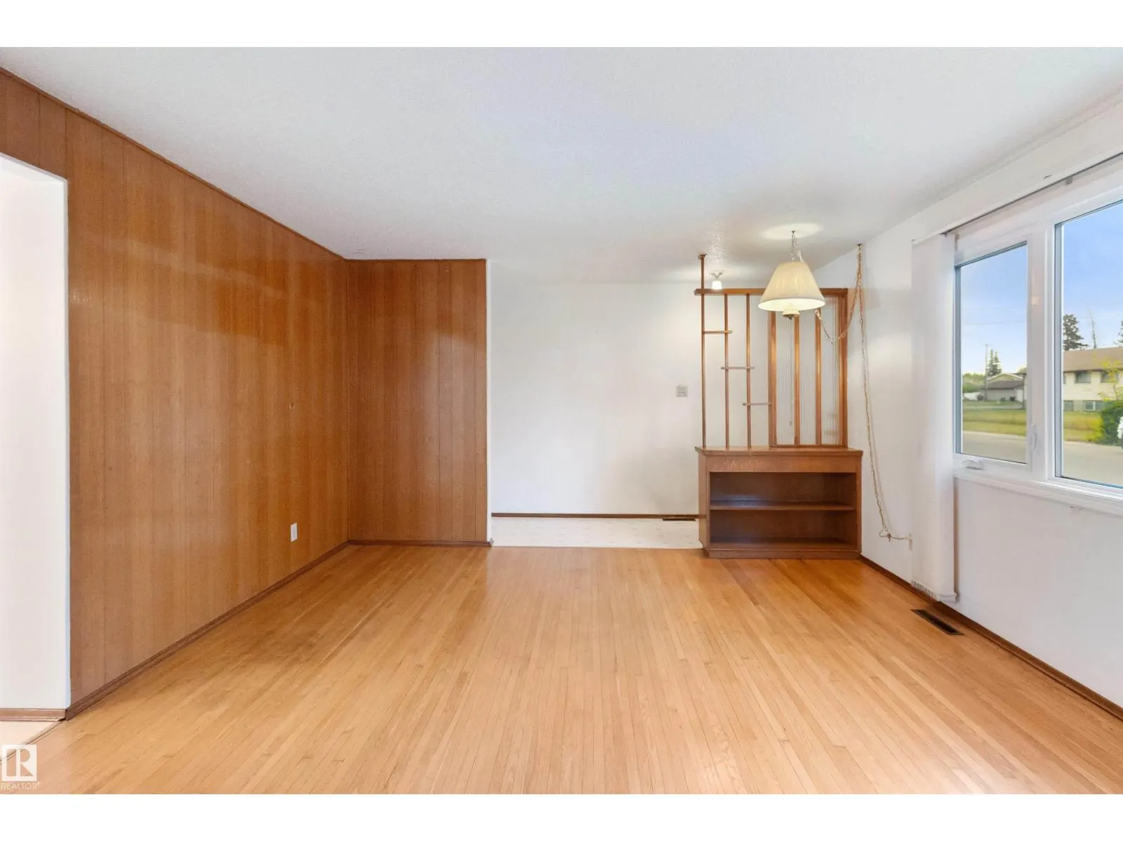 13015 81 ST NW