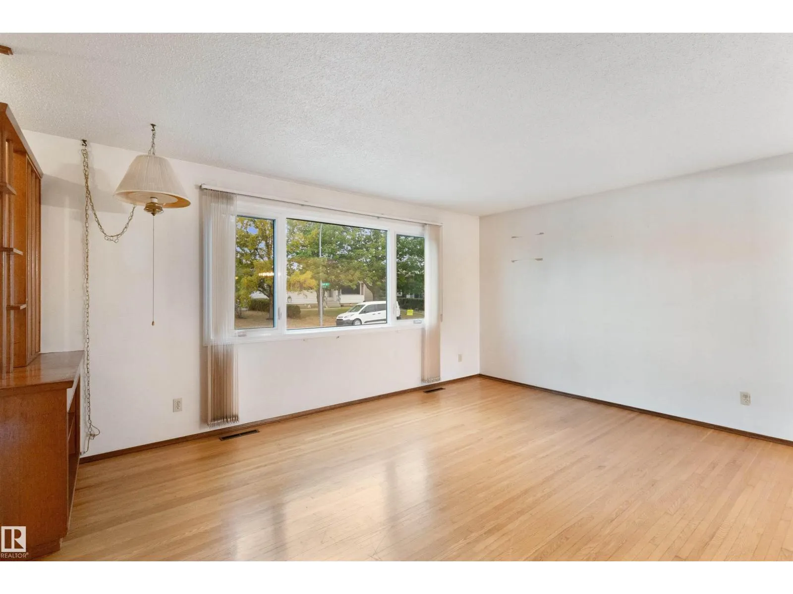 13015 81 ST NW