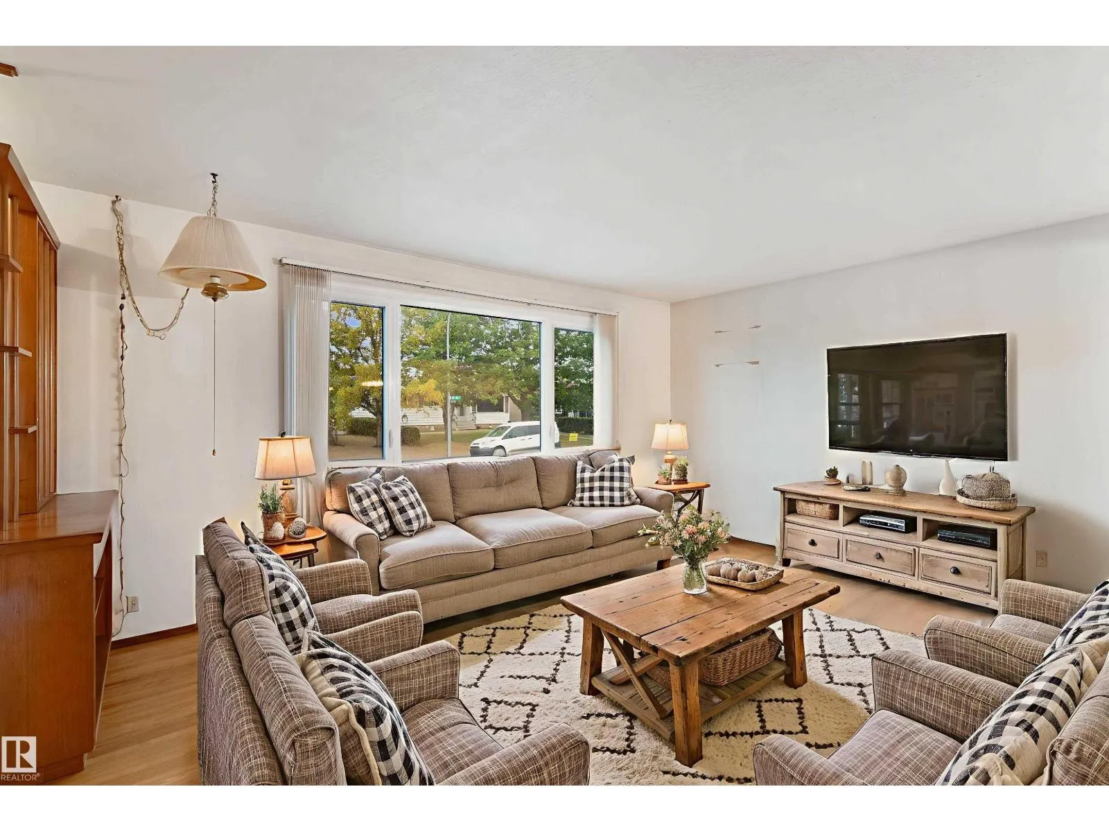 13015 81 ST NW