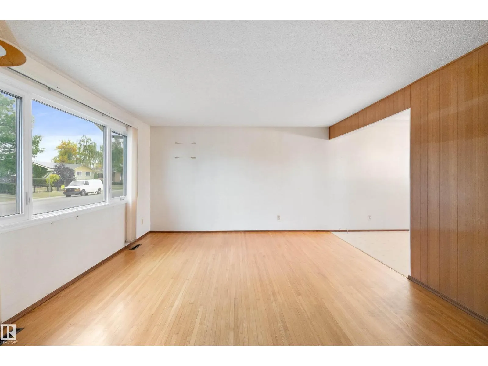 13015 81 ST NW
