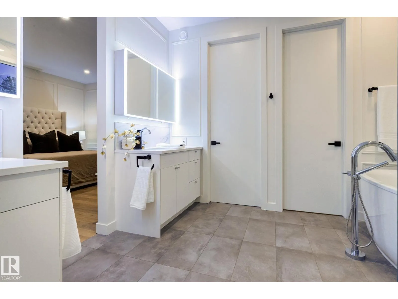 10979 122 ST NW