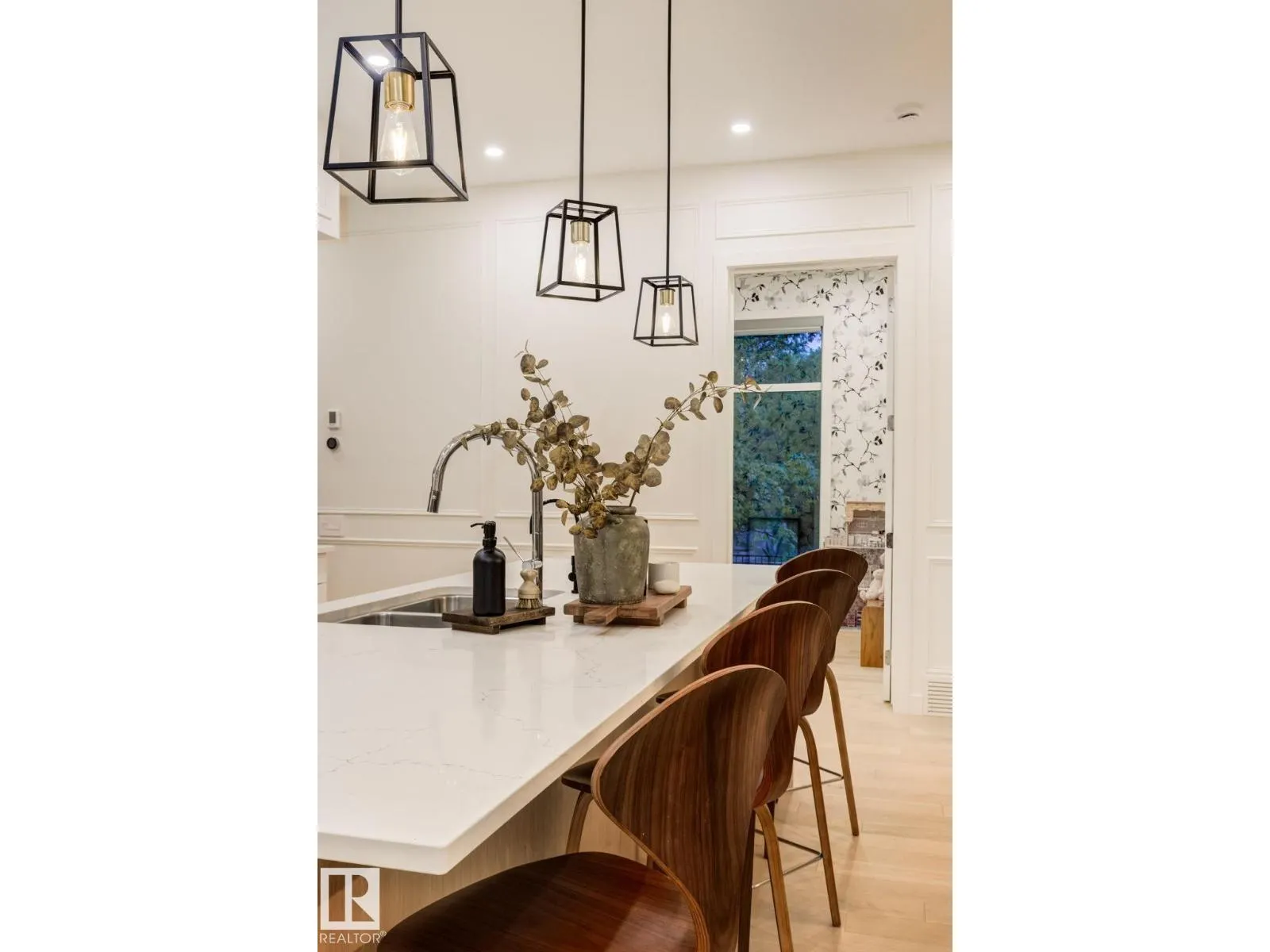 10979 122 ST NW