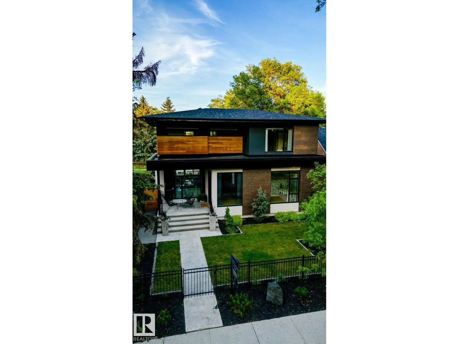 10979 122 ST NW