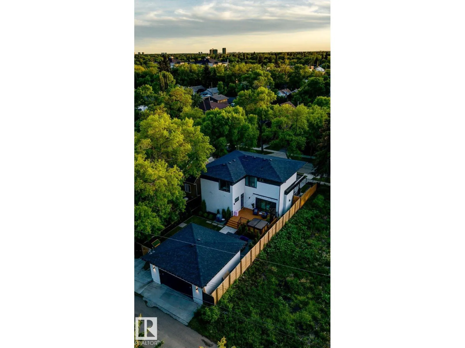 10979 122 ST NW