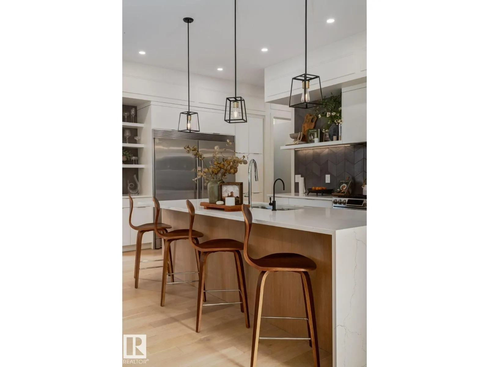 10979 122 ST NW