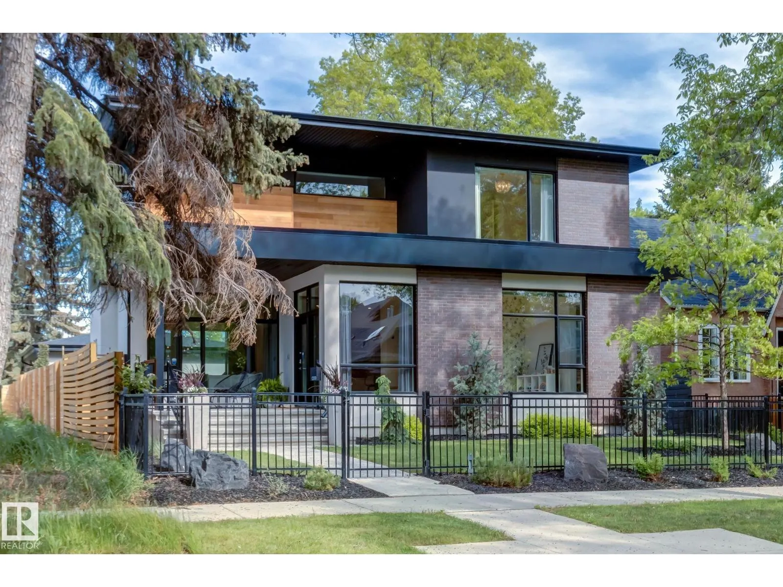 10979 122 ST NW