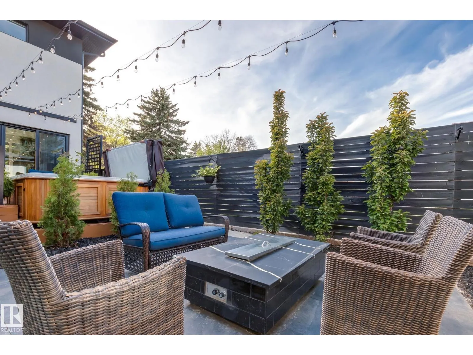 10979 122 ST NW