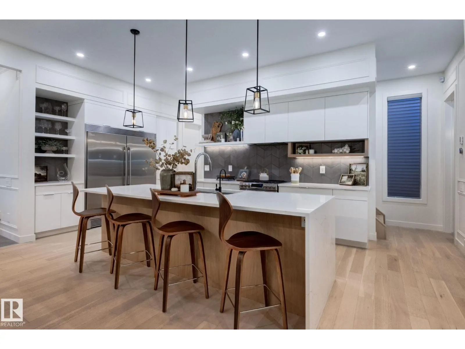 10979 122 ST NW