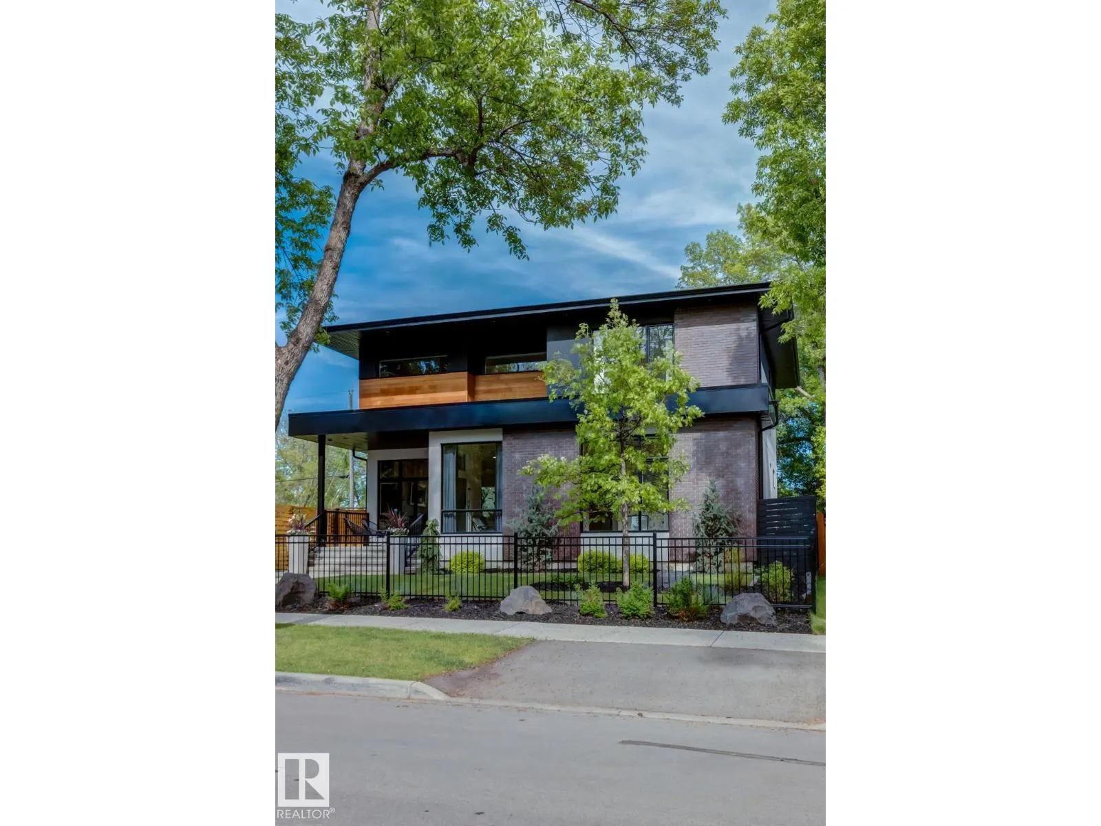 10979 122 ST NW