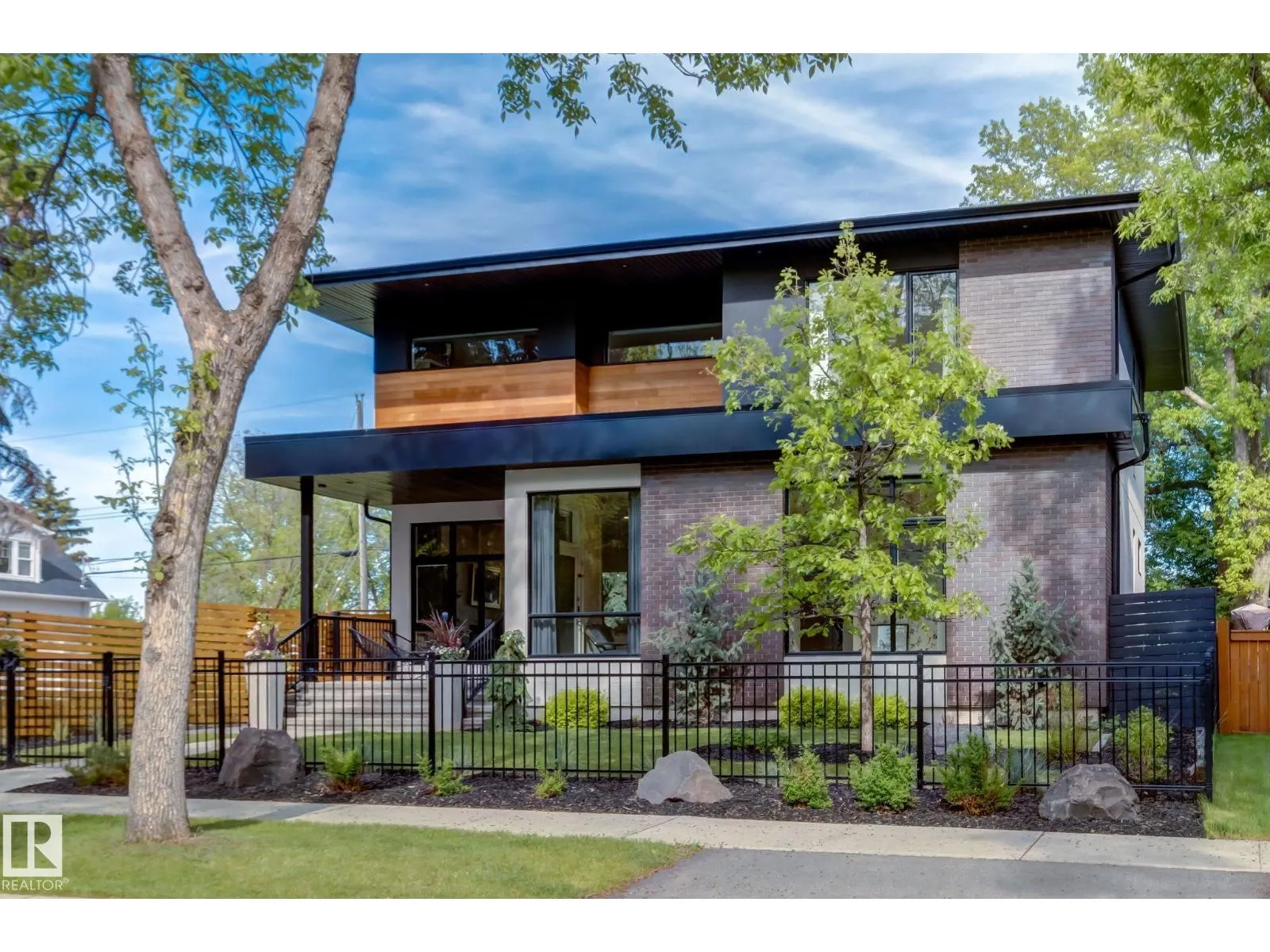 10979 122 ST NW