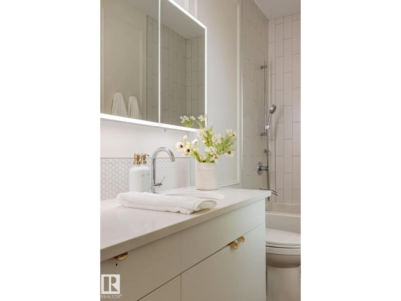 10979 122 ST NW