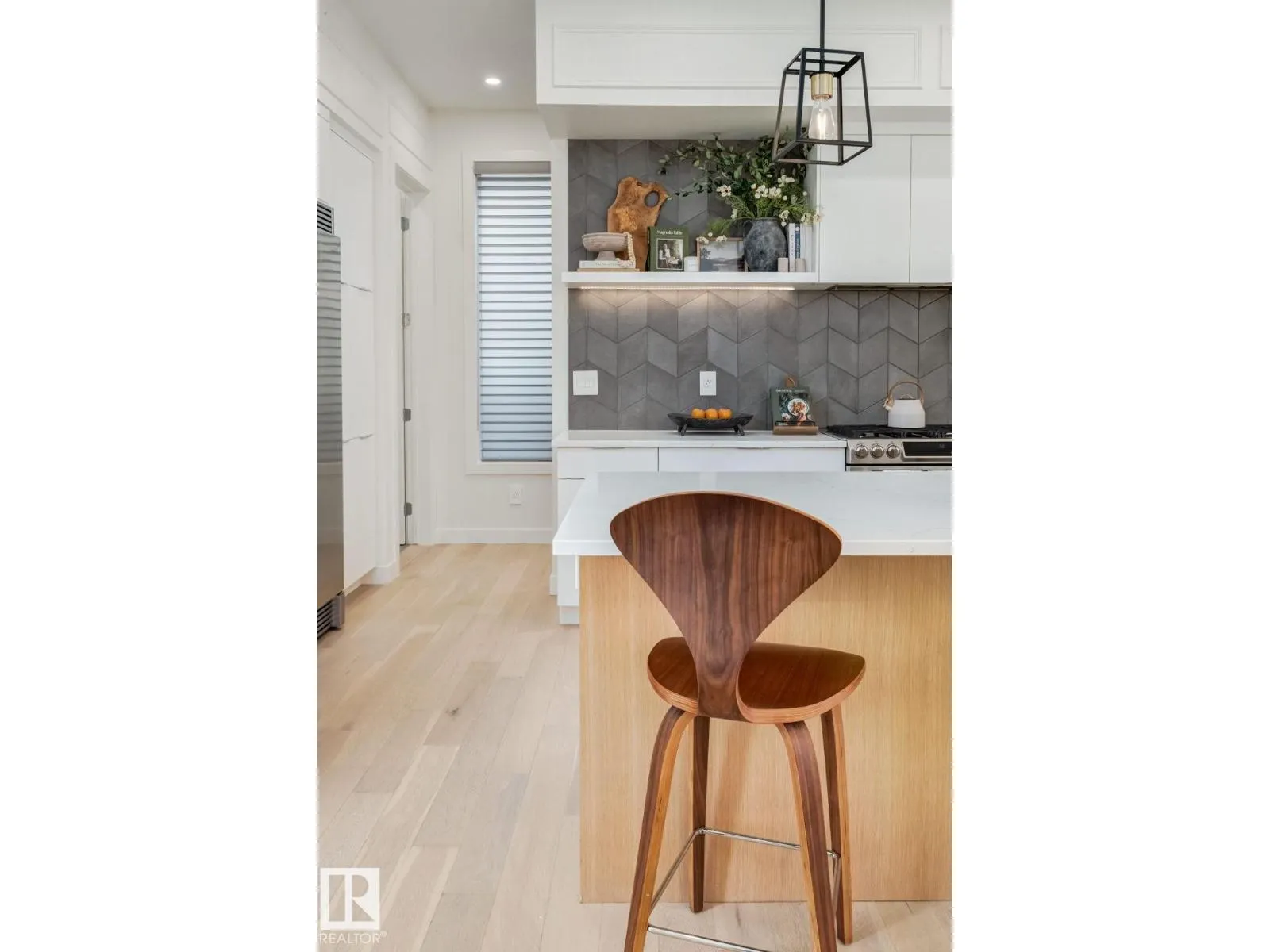 10979 122 ST NW